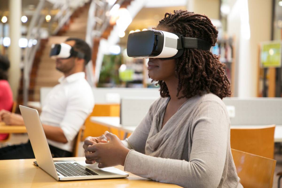 Exploring the Latest Trends in AR and VR Technologies